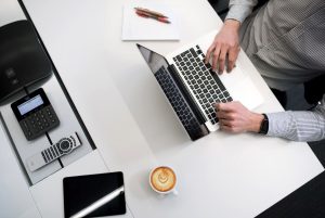 如何用AI优化Youtube运营岗位简历中的工作或实习经历？